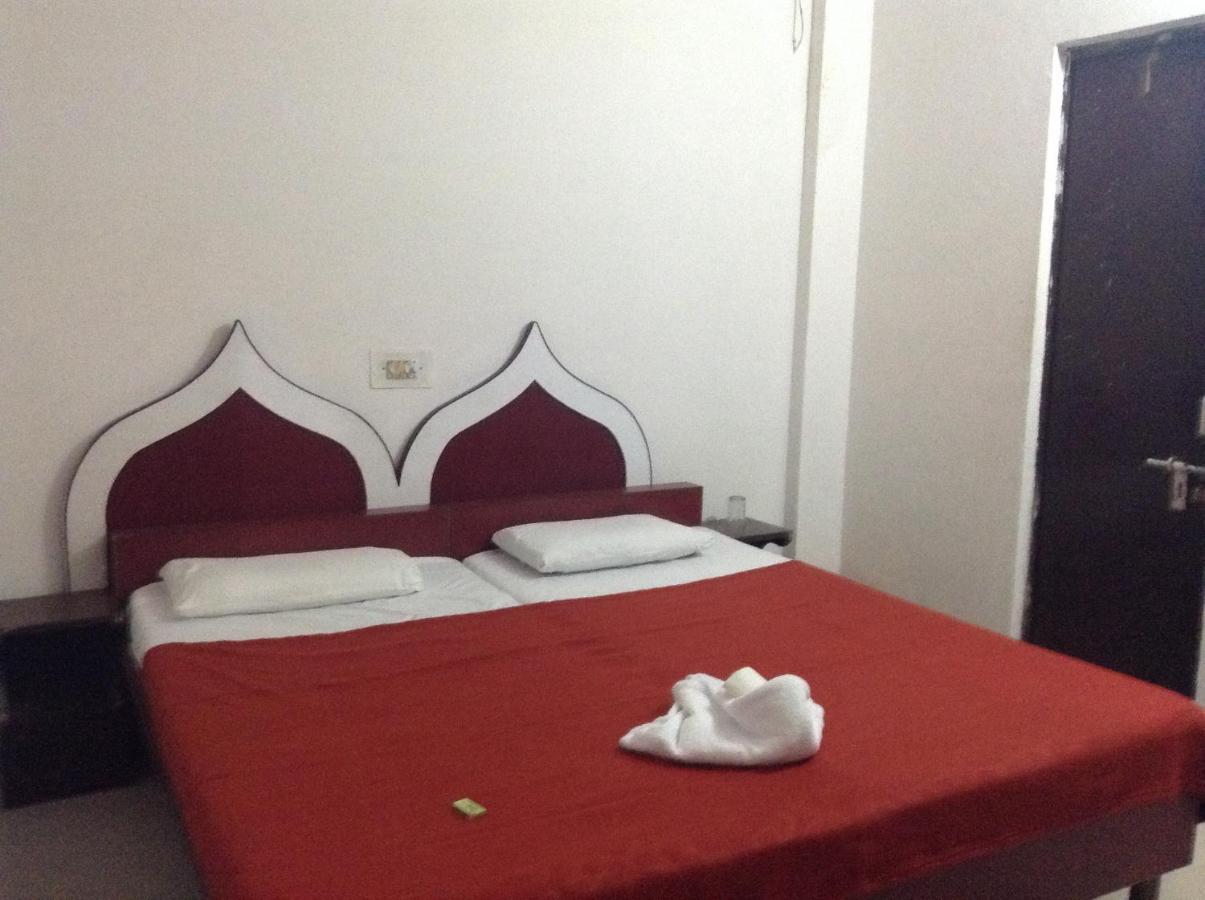 Hotel Safari Agra  Zewnętrze zdjęcie