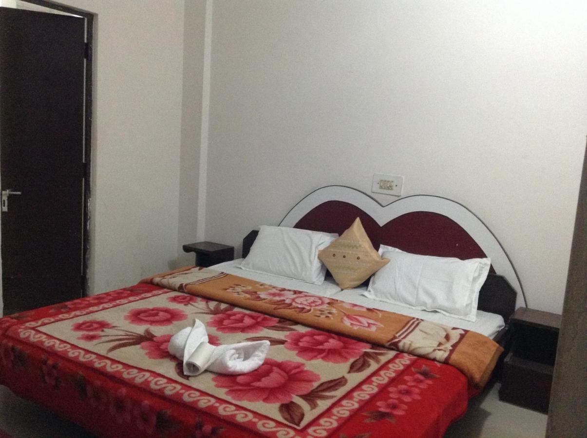 Hotel Safari Agra  Zewnętrze zdjęcie